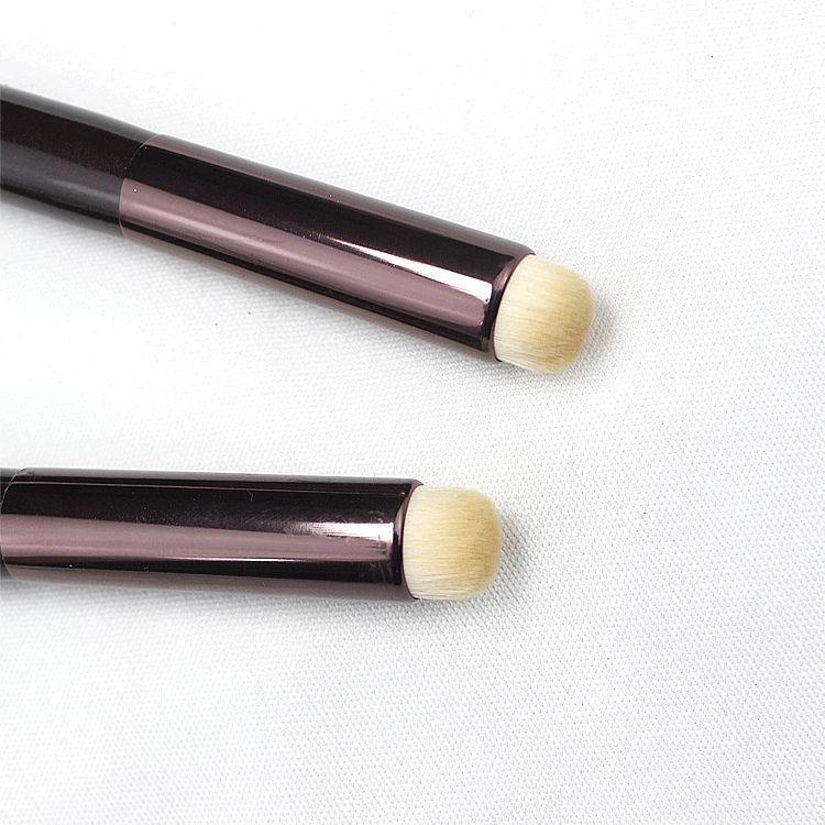 Nose-and-Lip-shadow-dye-brush-1-2